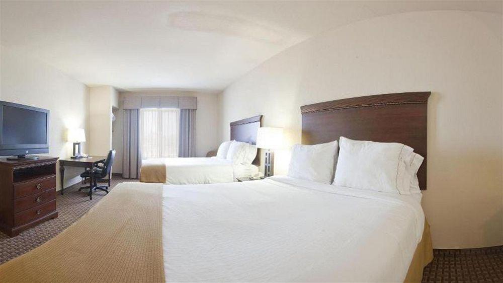 Holiday Inn Express Hotel And Suites Kingsville By Ihg Bagian luar foto