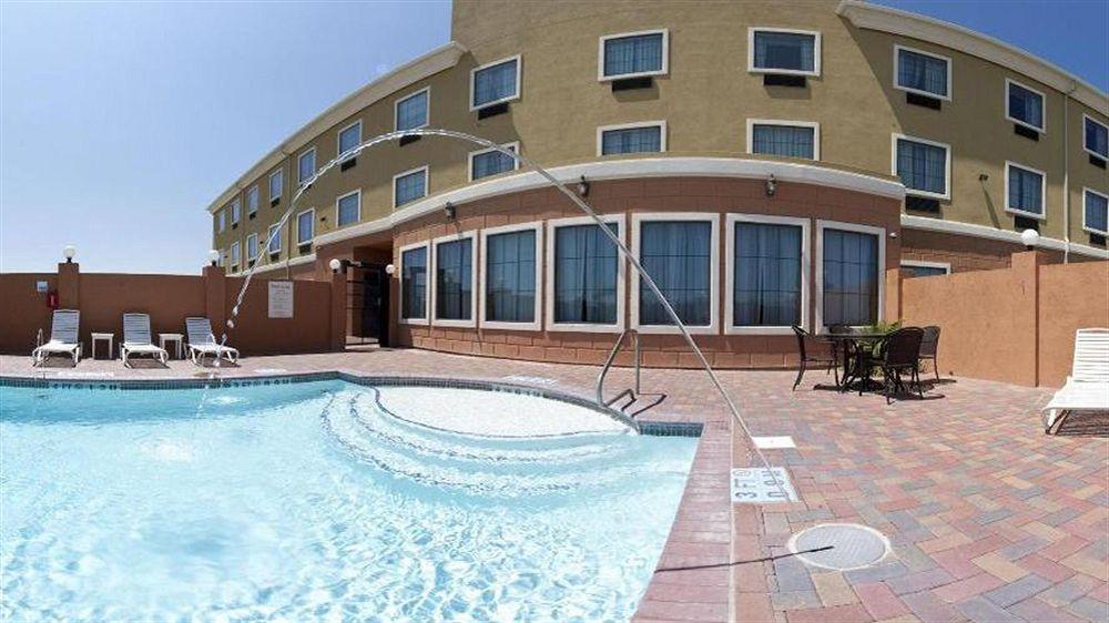 Holiday Inn Express Hotel And Suites Kingsville By Ihg Bagian luar foto