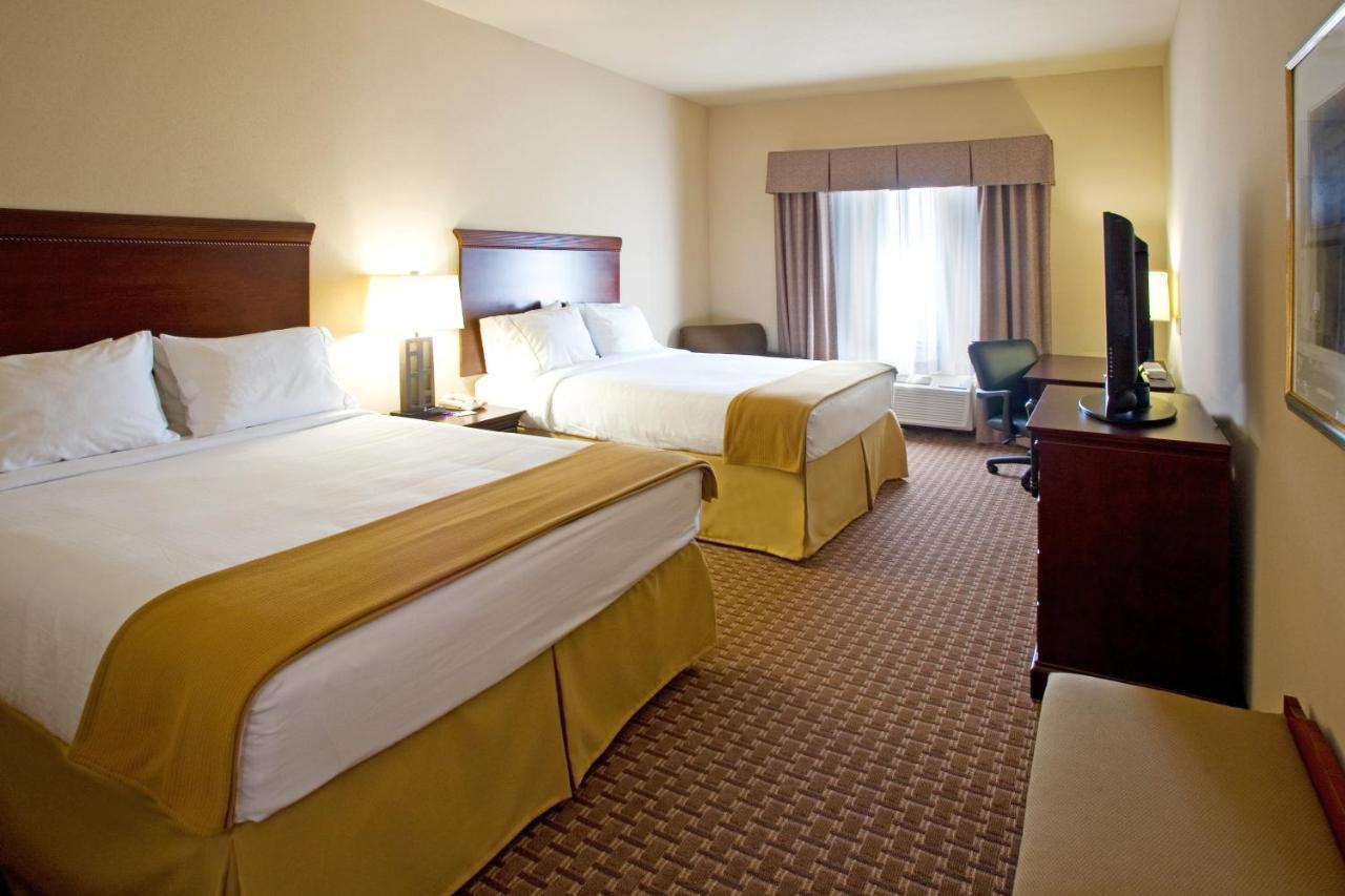 Holiday Inn Express Hotel And Suites Kingsville By Ihg Bagian luar foto